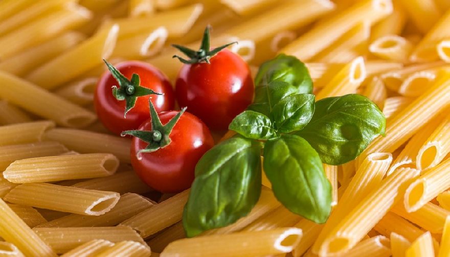 pasta nudeln mit tomaten